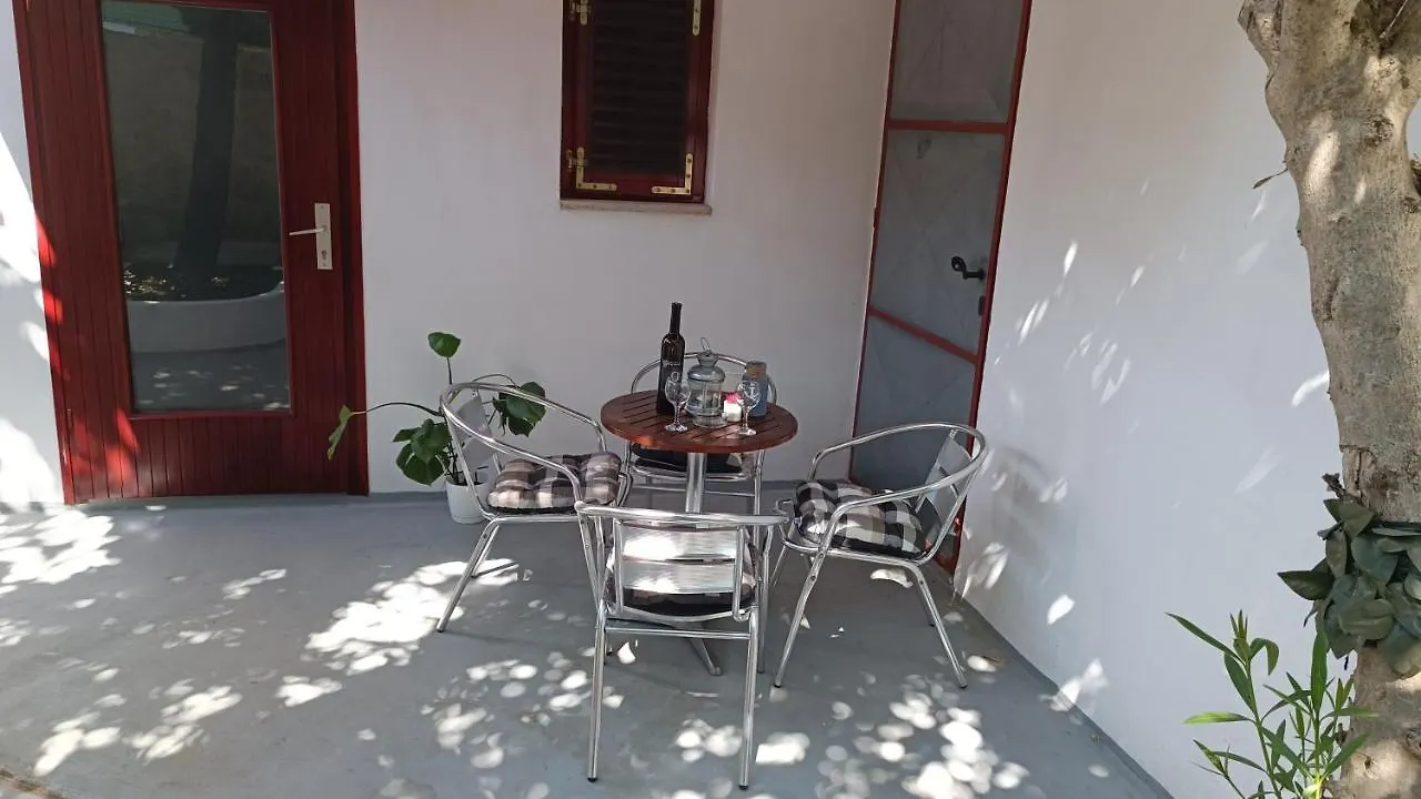 Apartment Jemi Pula 0*,