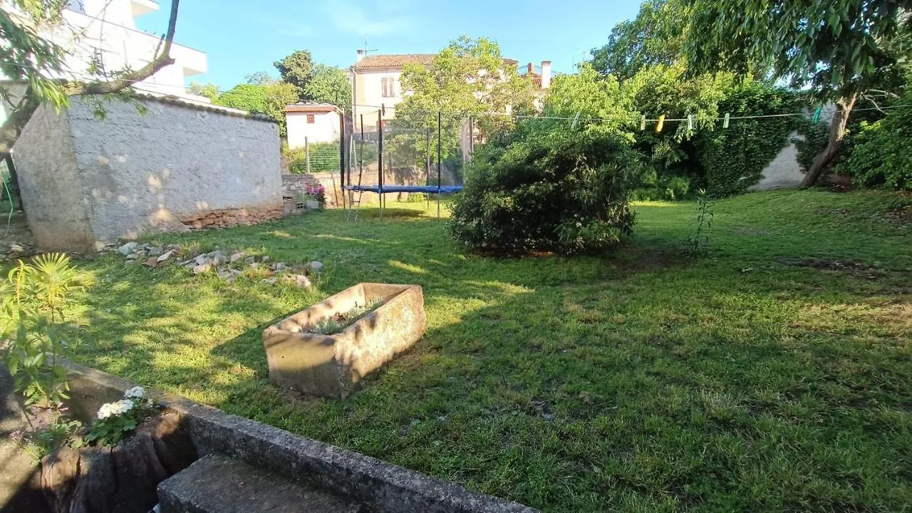 Apartment Jemi Pula 0*,